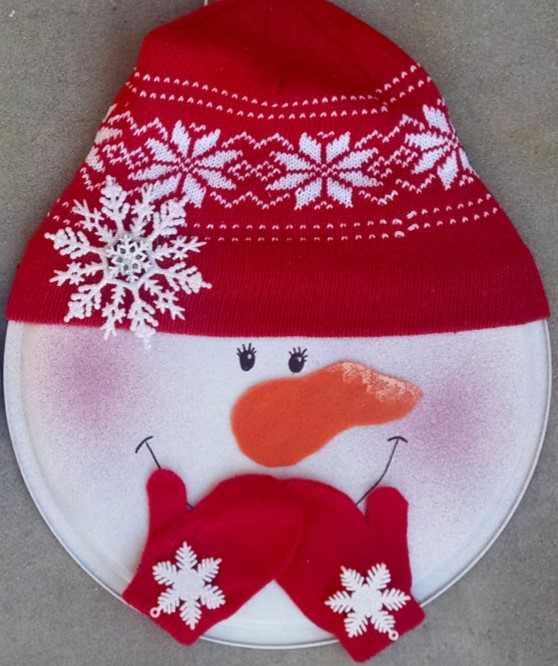 Snowman face craft made with painted pizza pan, gloves, hat and snowflake embellishment. 